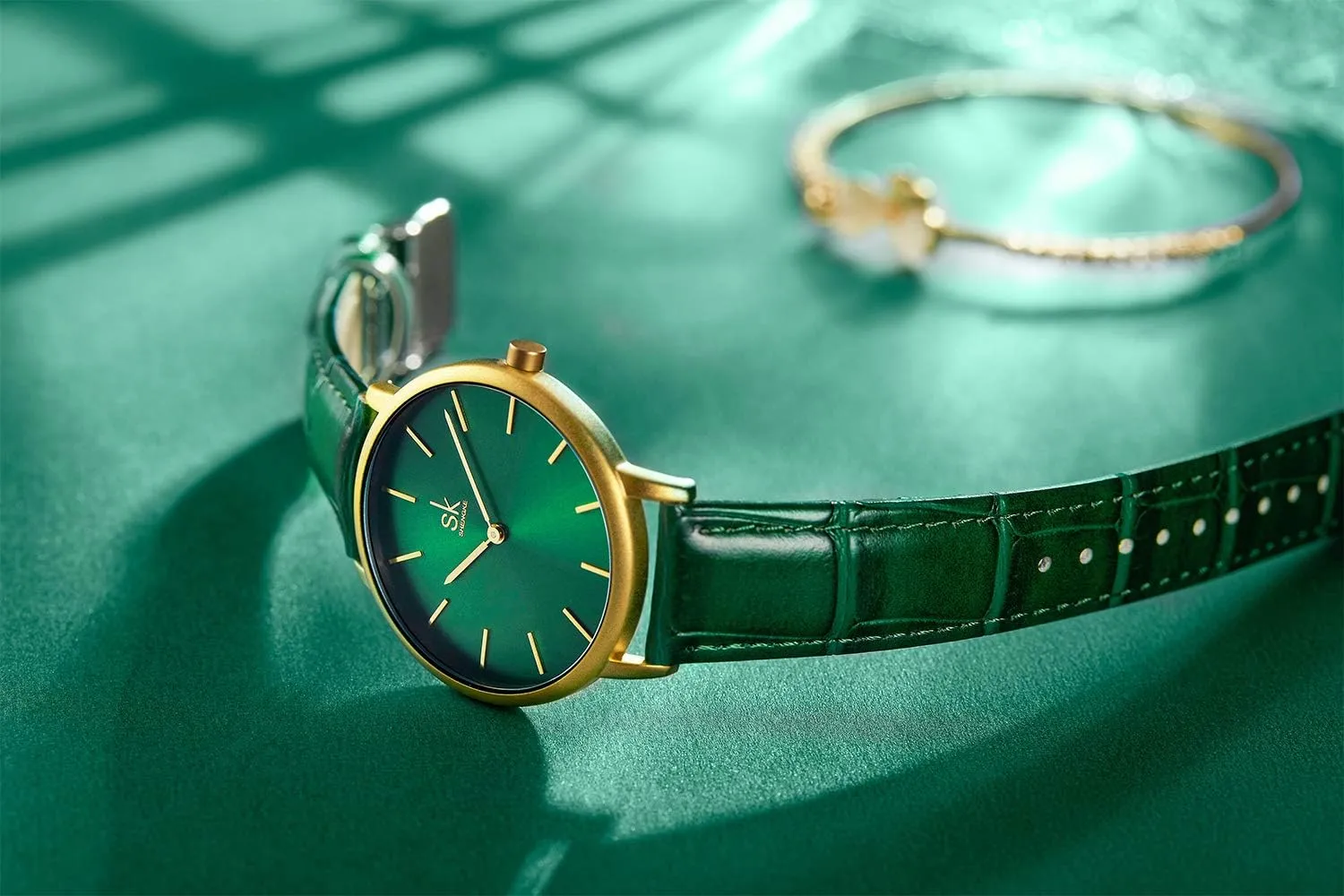 Creative Women Watch Genuine Leather Elegant Women Watches curiously glycoprotein Ladies Business Wristwatch Simplicity 