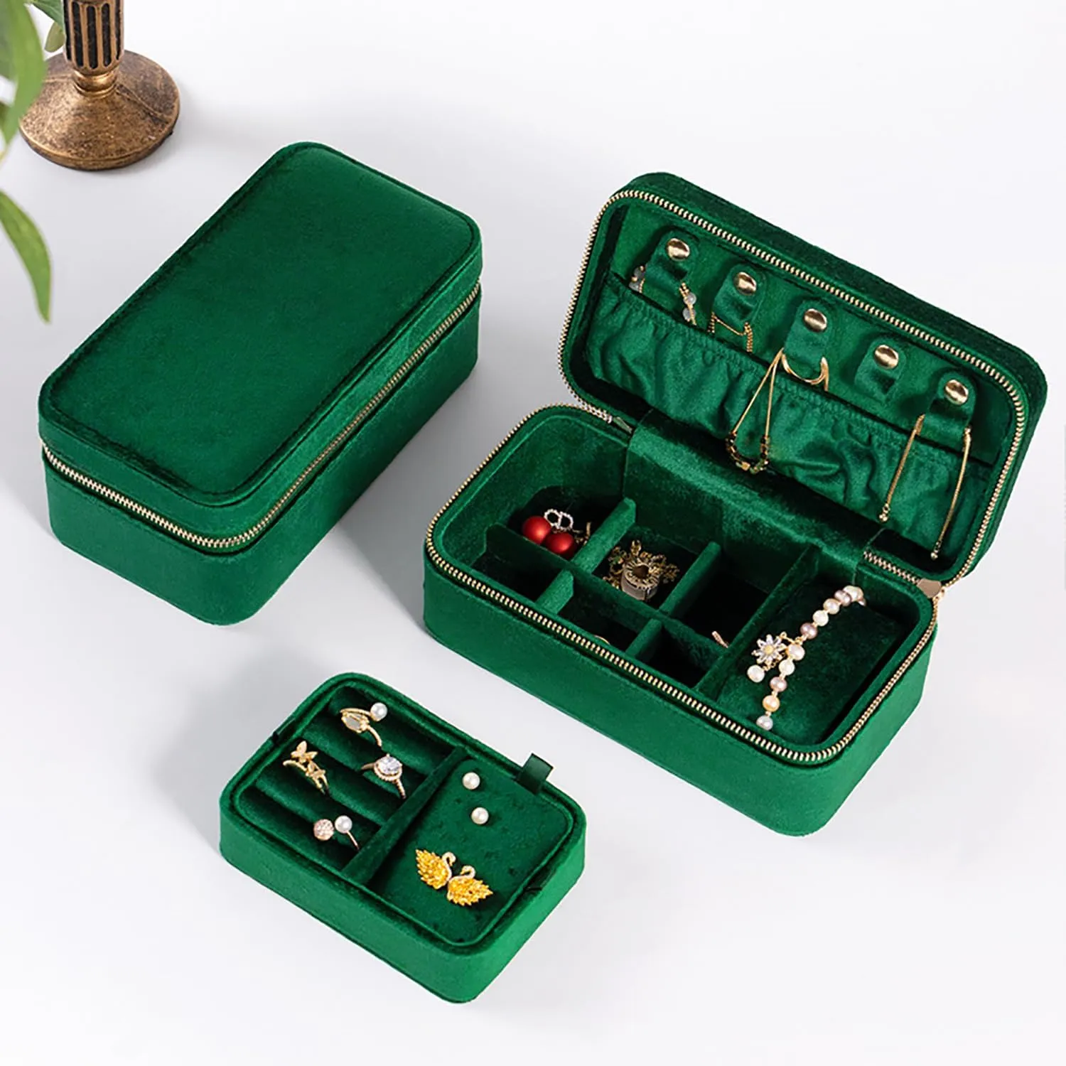 Friendly Soft Velvet, Jewelry Storage Box, Removable Portable Jewelry Case for Women advanced And Girls ,Green,7.09*3.78*2. Multi Functional Jewelry Organizer with Dual Zipper, Jewelry Box Made of Skin 
