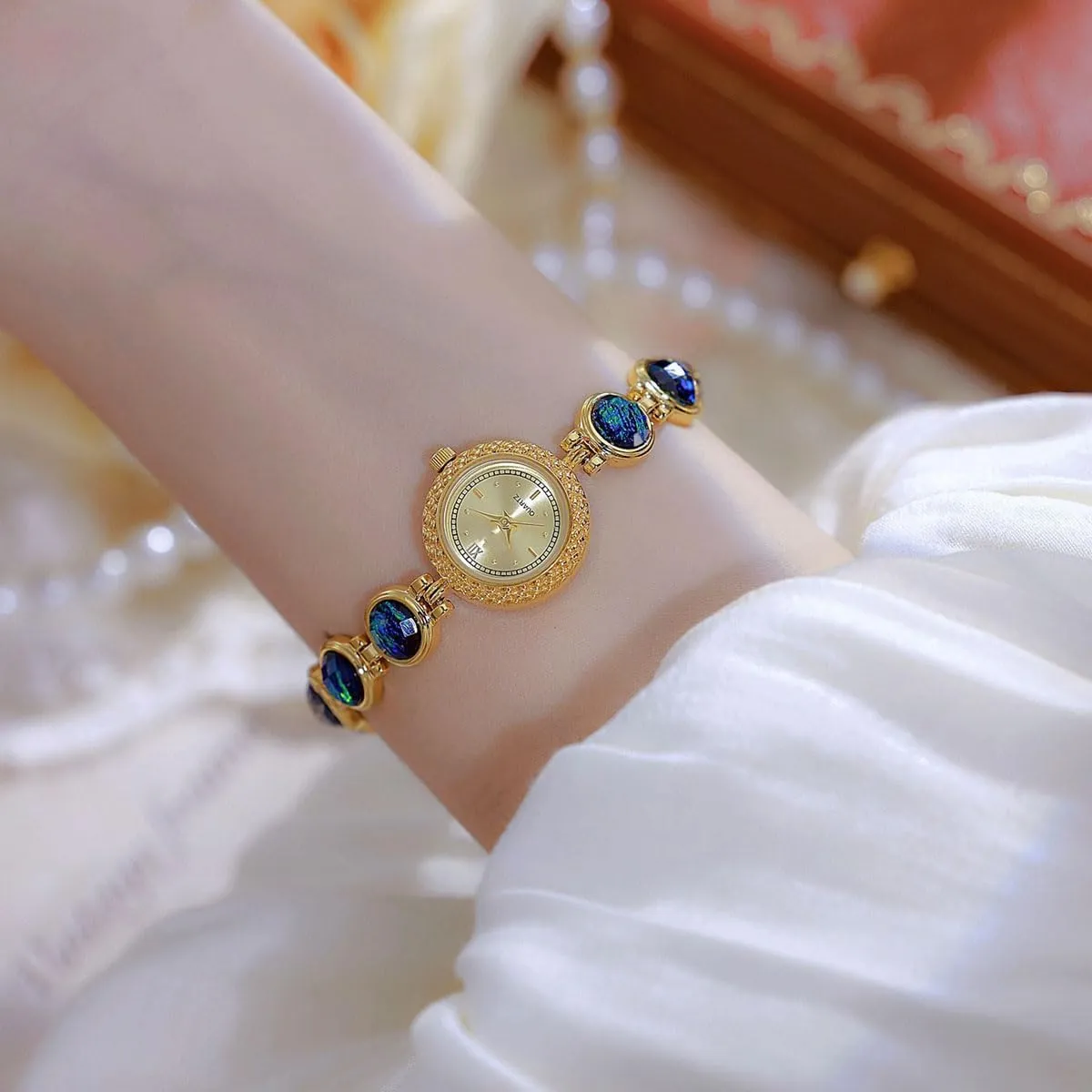Gift Watch ADSBIAOYE Women's Watches Luxury Vintage Crystal Diamond Bracelet Watch Ladies Fashion Dress Quartz judge Wrist Watch Stainless Steel Waterproof 