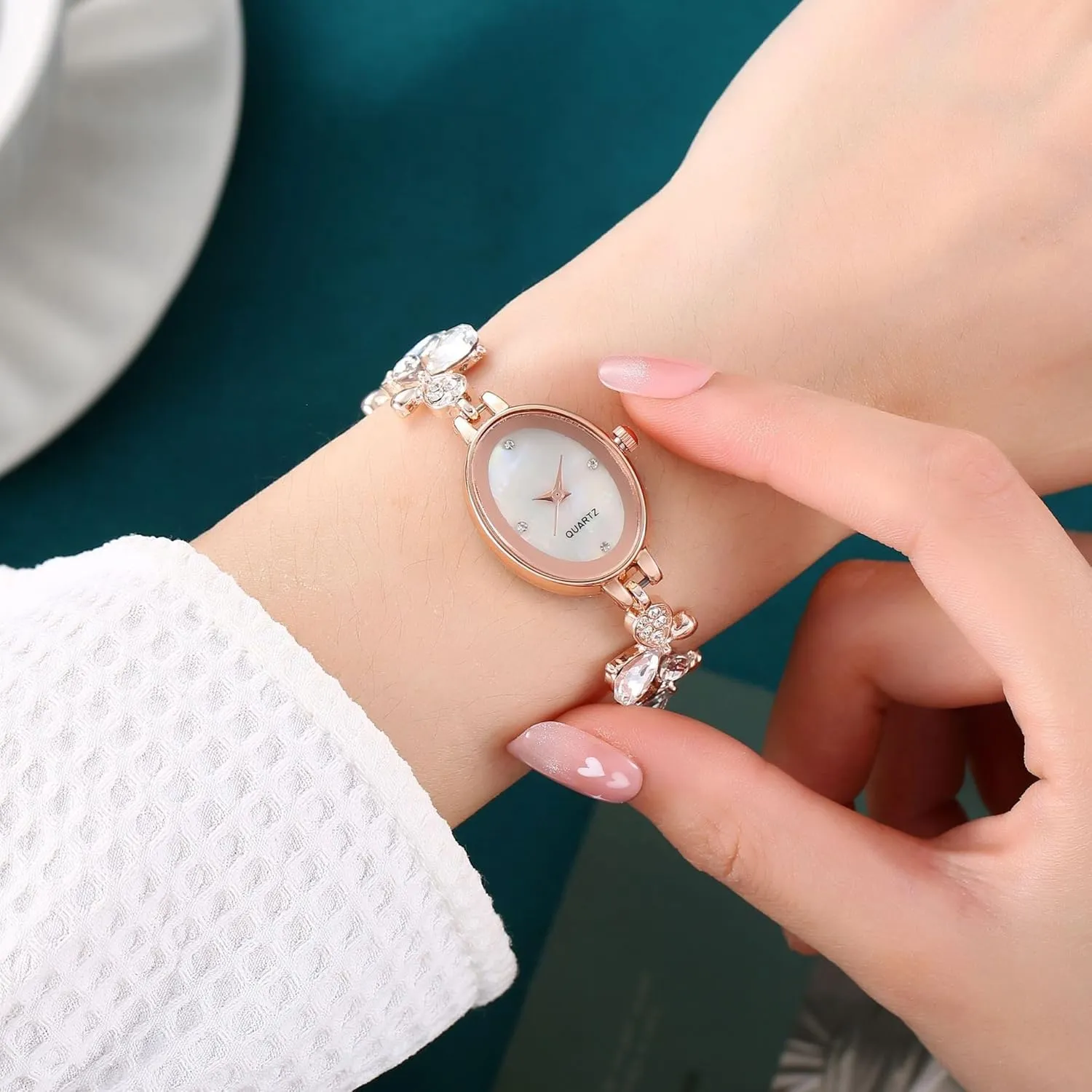 Luxury Petal enigma clan Casual Bracelet Watch Simulated Quartz Watches for Women BESTKANG Women's Watch 
