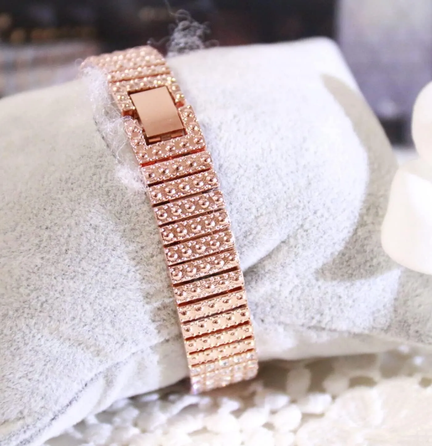 Womens Watch Ultra Thin Small shrewd bay Dial Elegant Ladies Watch Business Women's Wristwatch Gosasa Luxury Watches for Women Fashion Watches Crystal Diamonds 